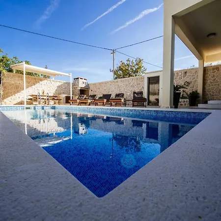 Dalmatian Castello Coza With Pool, 别墅 *