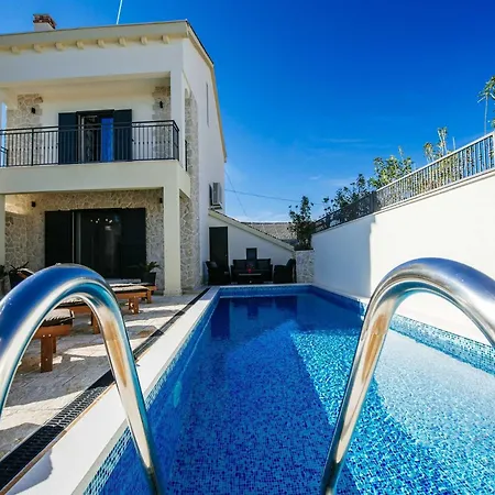 Dalmatian Castello Coza With Pool, 别墅
