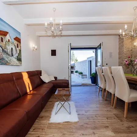 Dalmatian Castello Coza With Pool, Villa